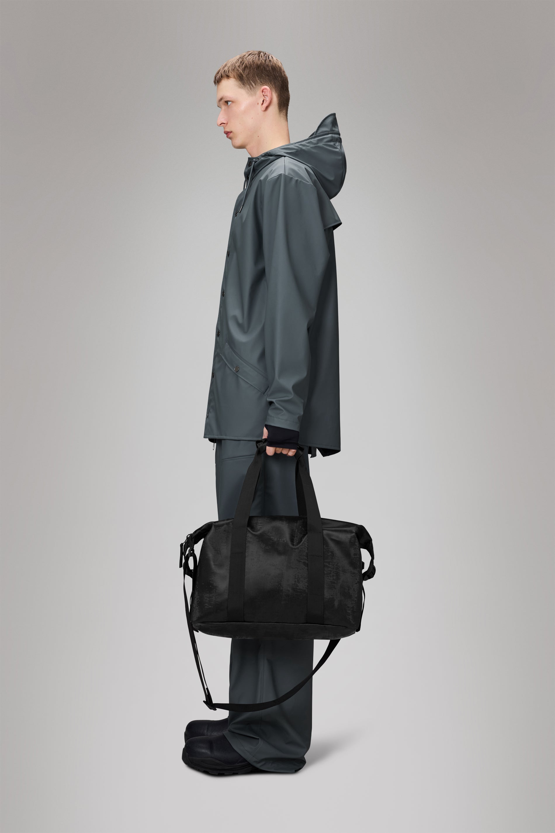 RAINS Hilo Weekend Bag Small Coal 18L H29 x D18 x W50 cm Weekender